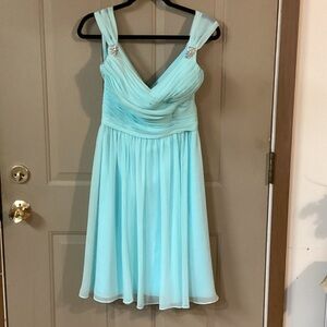 Elegant Sleeveless Light Blue Midi Dress